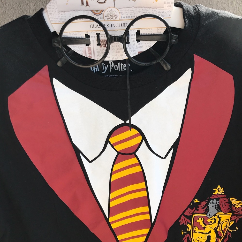 Harry Potter Shirt-Costume w/Black Plastic Glasses